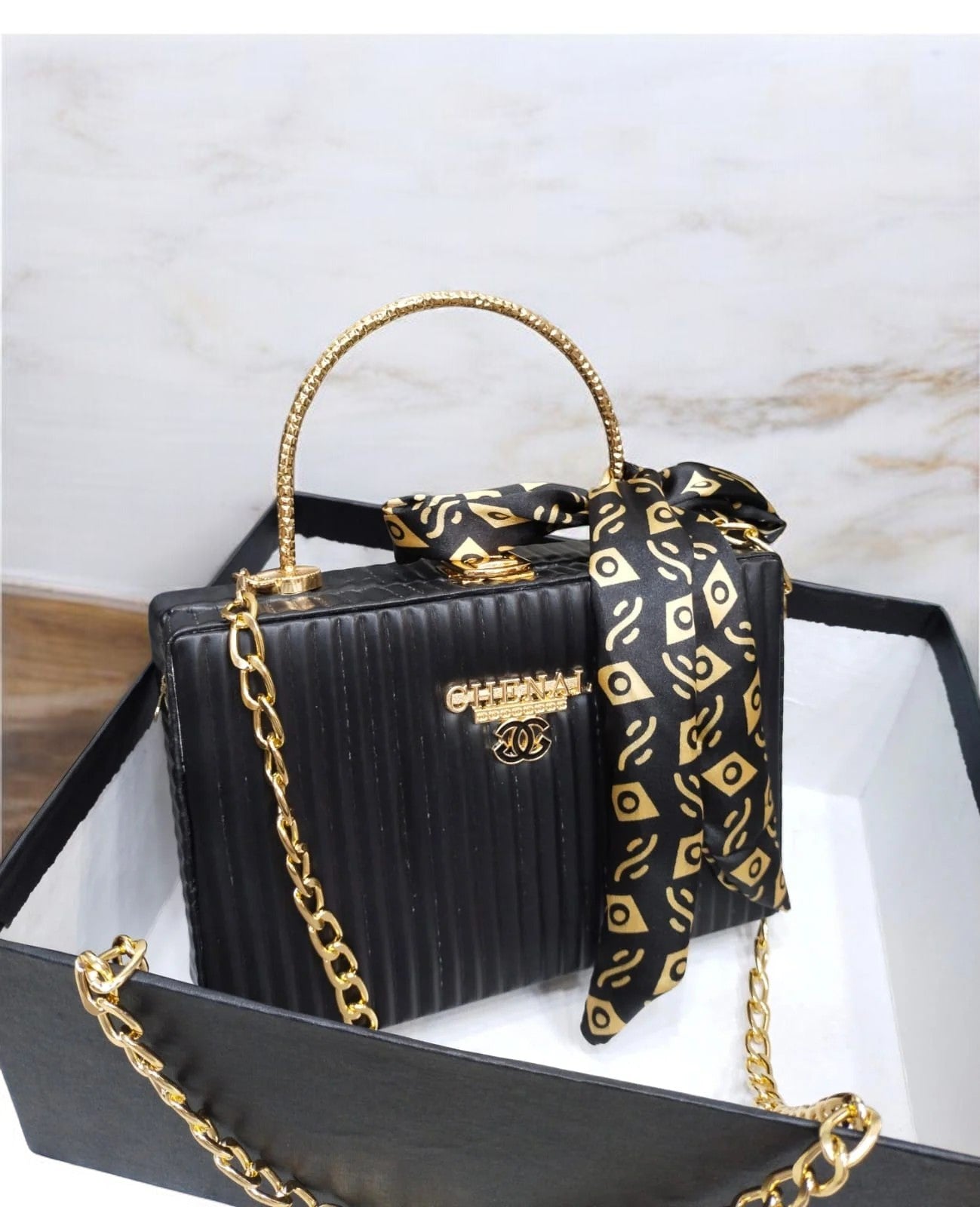 Buy fashionable trendy handbag online for women